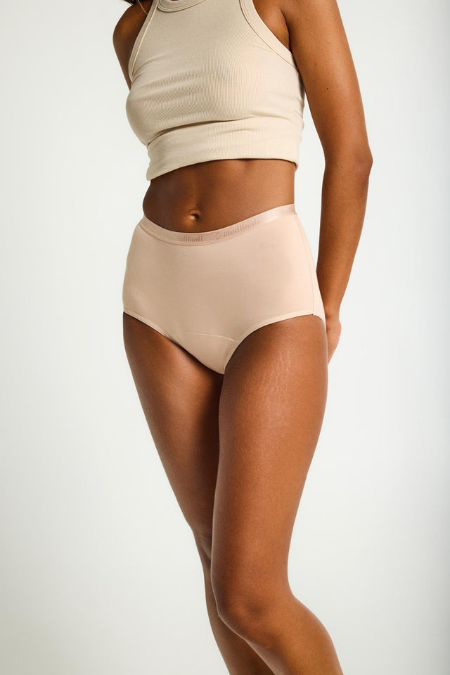 CLFBLMBEIW_Classic_Full_Brief_LM_Beige_1213_Model_Amanda_10-S.jpg