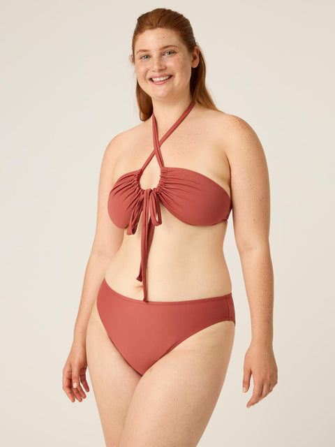 SWSTSCNASHRW_MB_Swimwear_Multiway Bikini Top_Sahara Red-0811_model_Amelia_16-XL.jpg