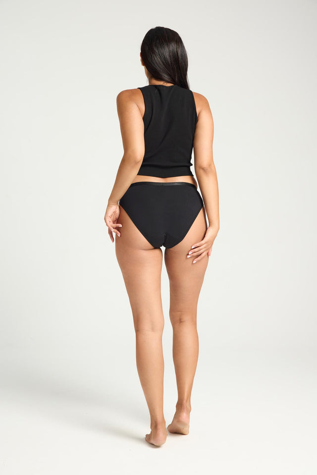 CLBIHOBLAW_MB_Classic Bikini_LM_Black_501_Model_Shima_12-M.jpg