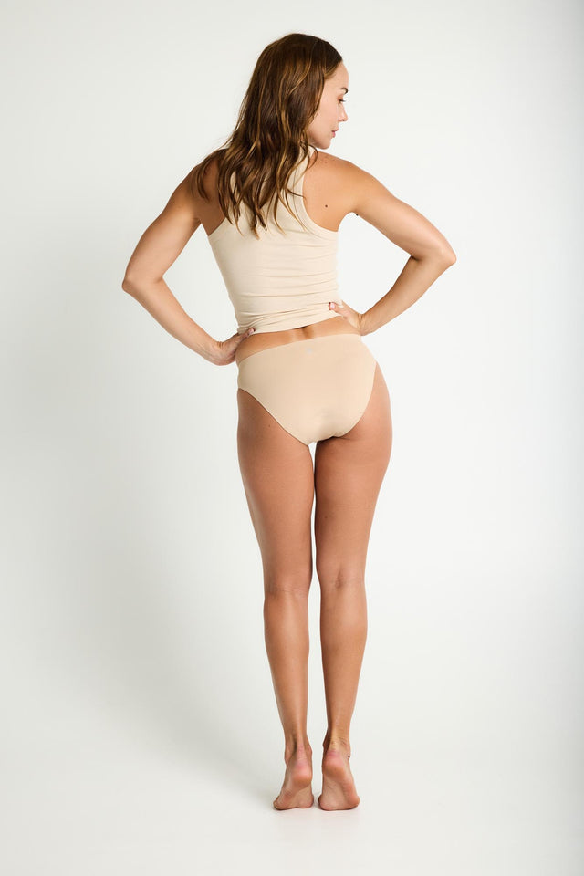 SFBIMHCASW_MB_Seamfree_Bikini_MH_Cashew_158_model_Vlada_10-S.jpg