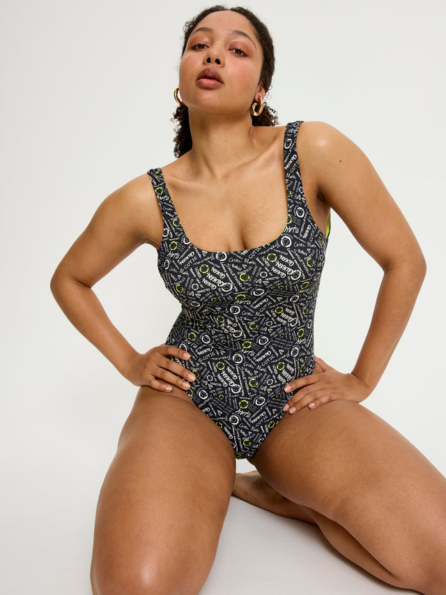 SLSOSCHISLCW_Smileyworld_Swimwear_Tanker_One-Piece_High_Absorbency_Self-Love-Club_64_Model_Liv_14-L.jpg