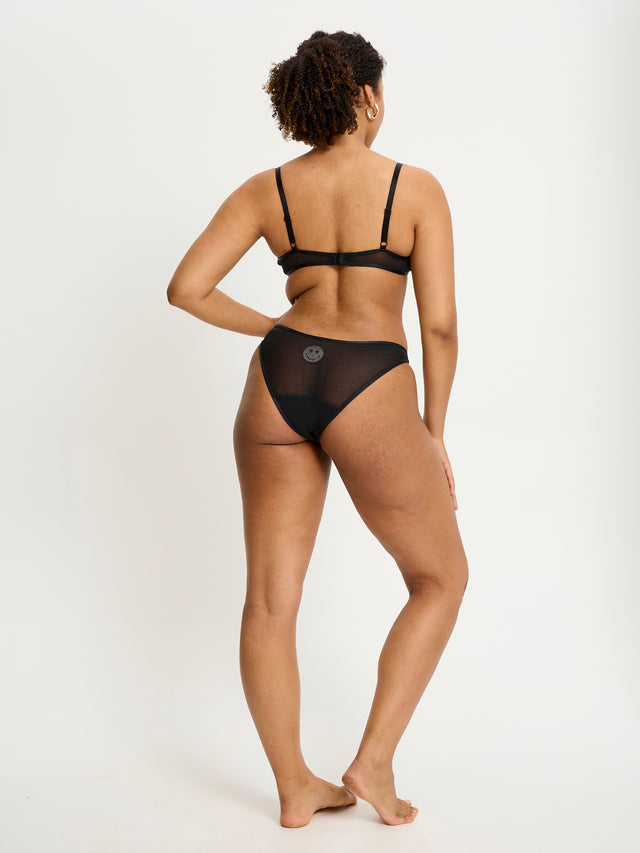 SPBABENABLAW_Smileyworld_x_Modibodi_Sparkle_Bralette_Black__LivS14__13979.jpg