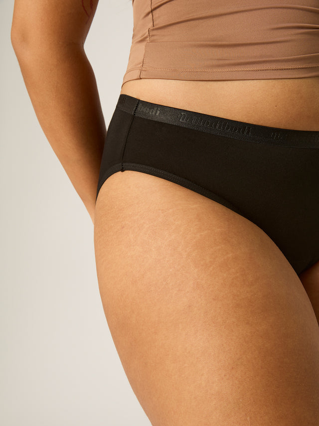 VEBIHOBLAW-MB_Vegan_Bikini_HO_Black-22_model_Bailey_16-XL.jpg