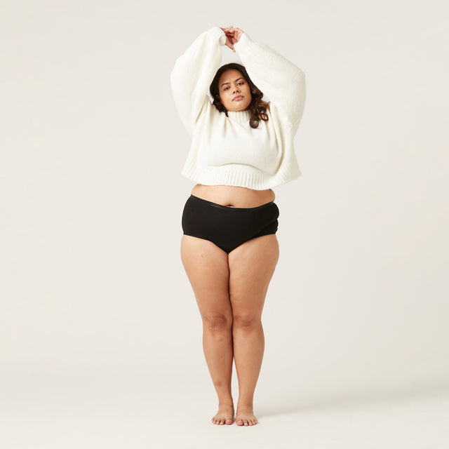 VEFBHOBLAW-MB_Vegan_FullBrief_HO_Black_1_Model_Mahalia_18.jpg