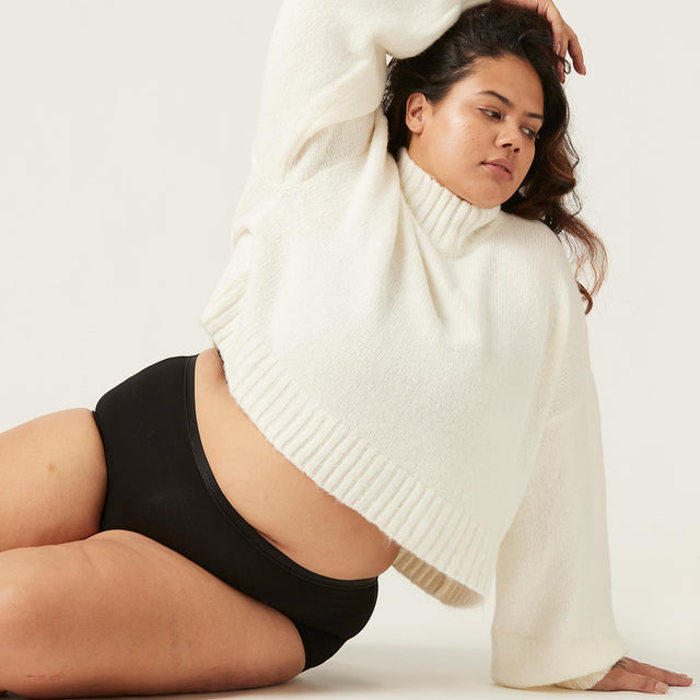 VEFBHOBLAW-MB_Vegan_FullBrief_HO_Black_2_Model_Mahalia_18.jpg